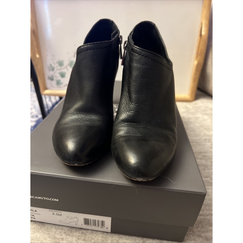 VINCE CAMUTO Vala Ankle High Heel Boots Bootie Black Leather Women 8.5 M boxed